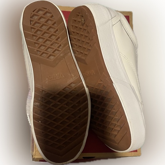 Vans - Picture 2 of 5